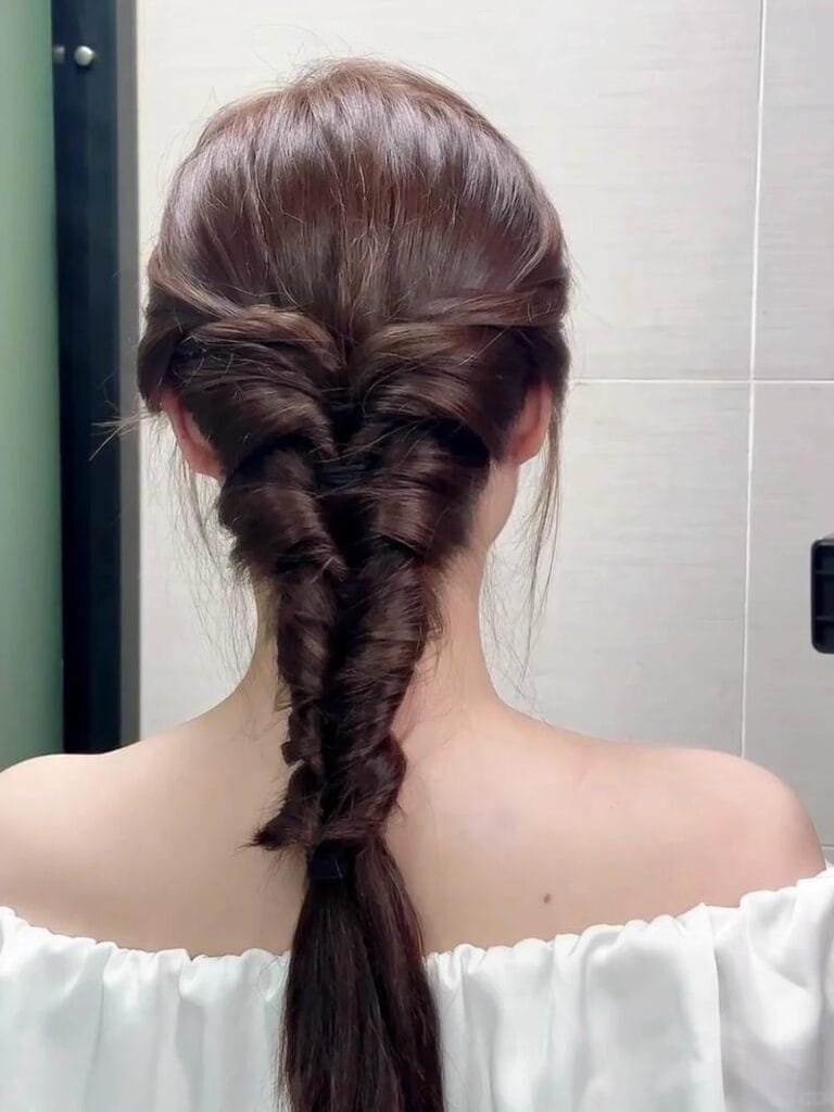 Cách tết tóc đuôi sam kiểu ngược