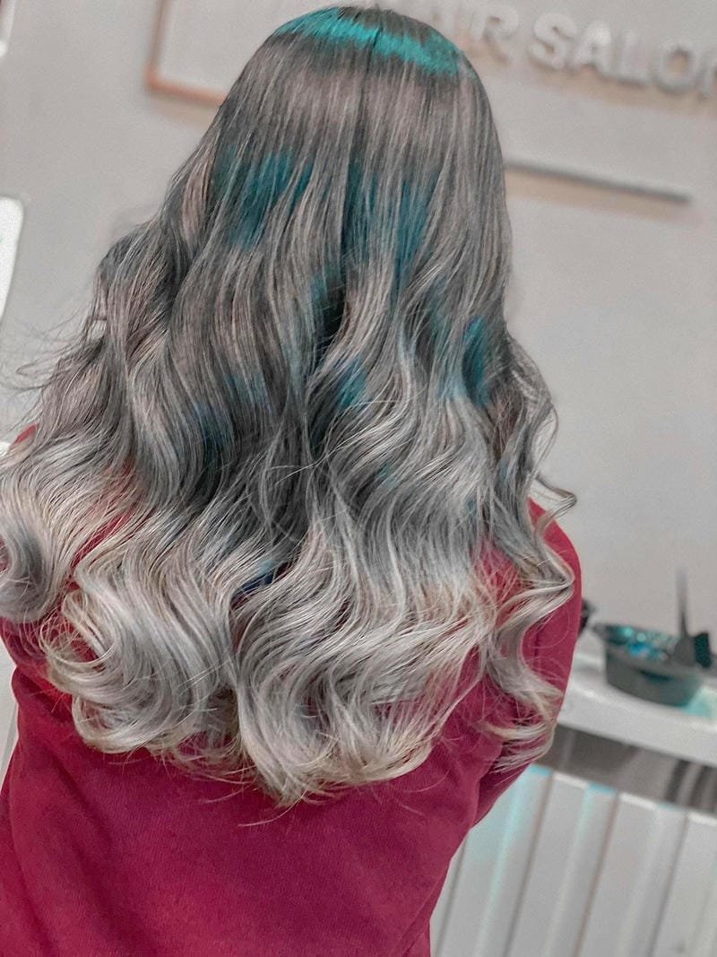 Nhuộm tóc highlight màu khói