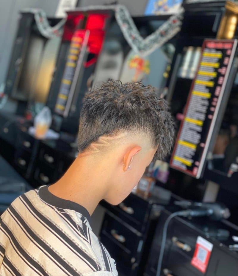 buzz cut gáy nhọn