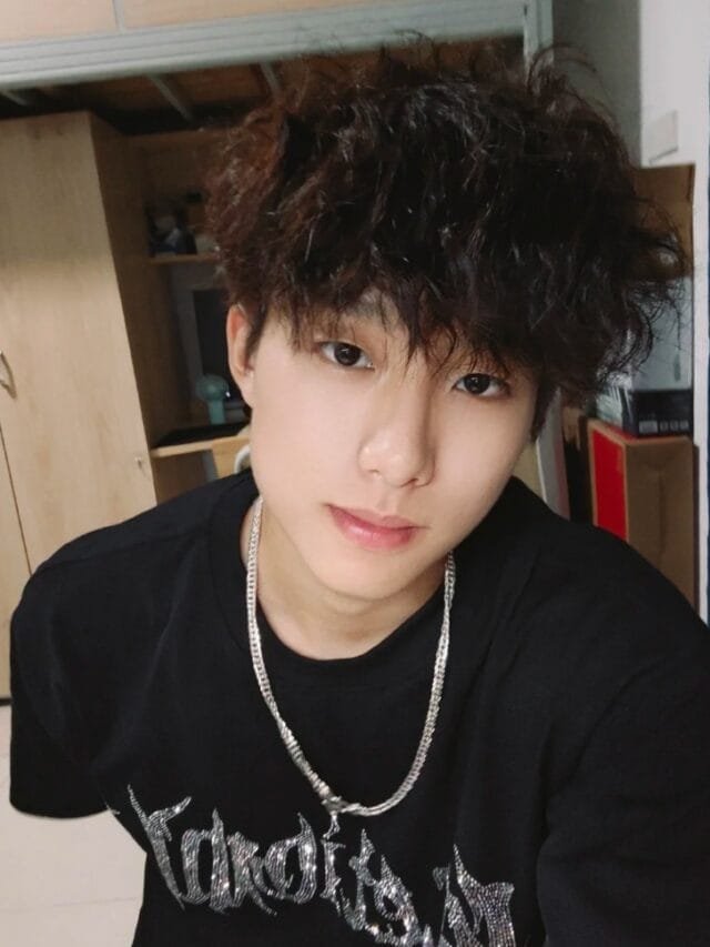 mẫu tóc xoăn nam 16