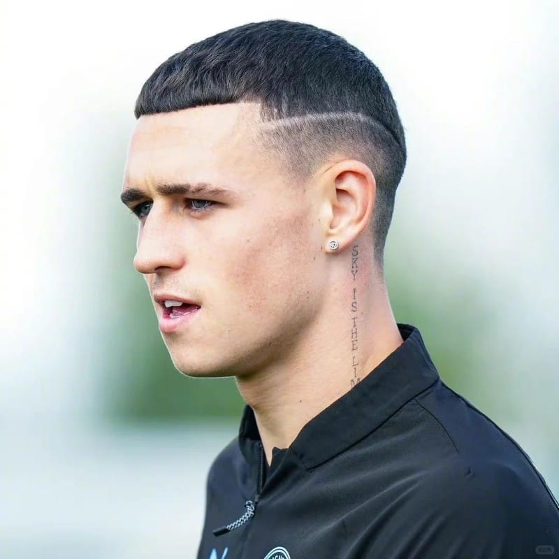 kiểu tóc mohican mái ngắn