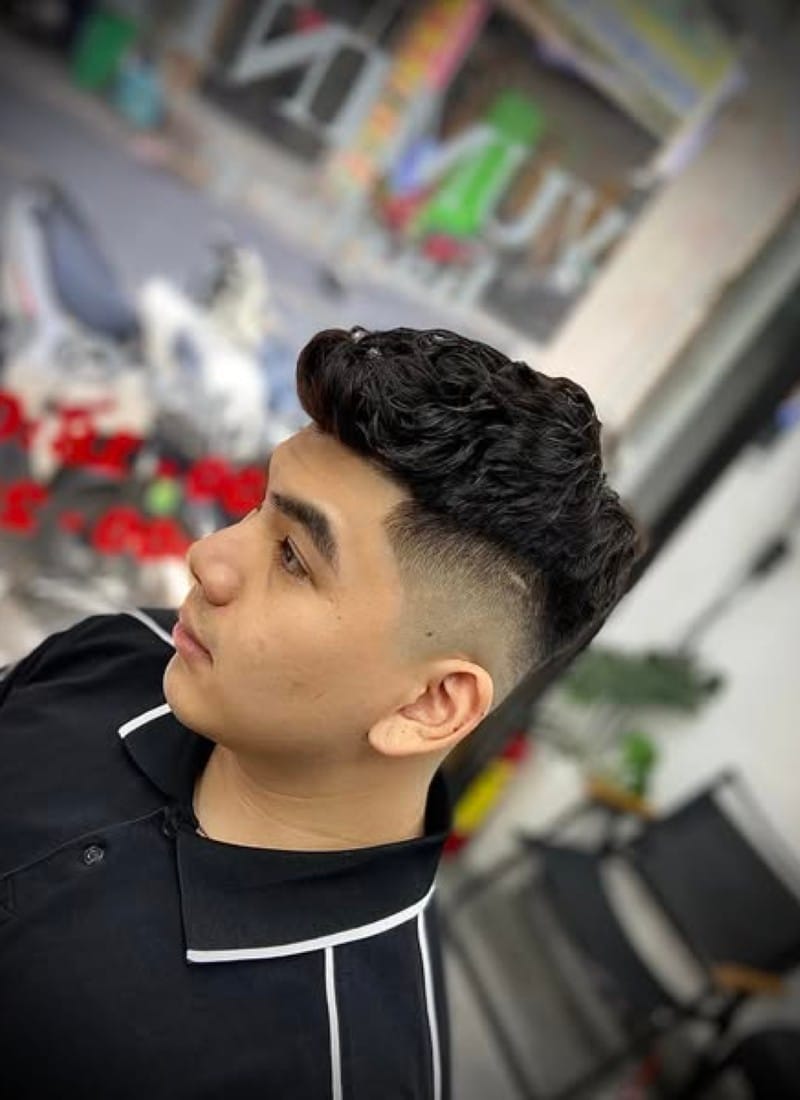 kiểu tóc short quiff xoăn