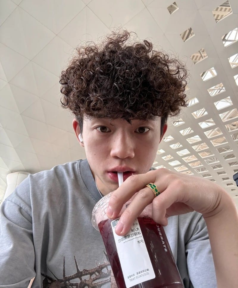 mẫu tóc xoăn nam 2