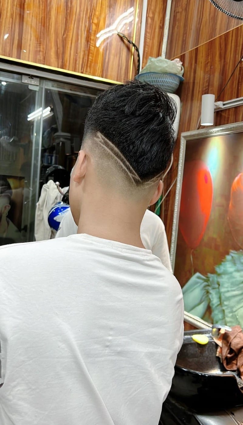 mohican gáy nhọn cho học sinh
