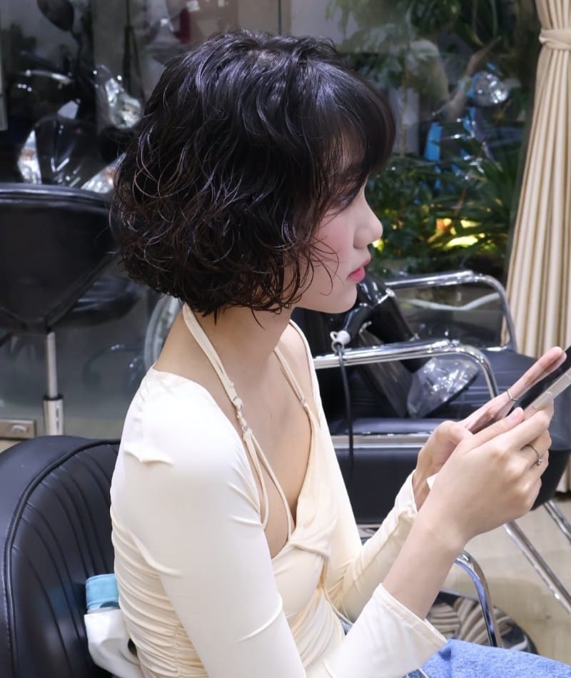 tóc ngắn uốn gợn sóng 2