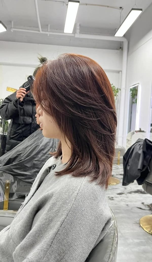 tóc uốn layer ngang vai