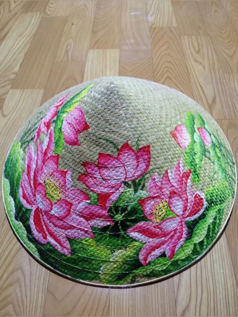 vẽ tranh trên nón lá 12