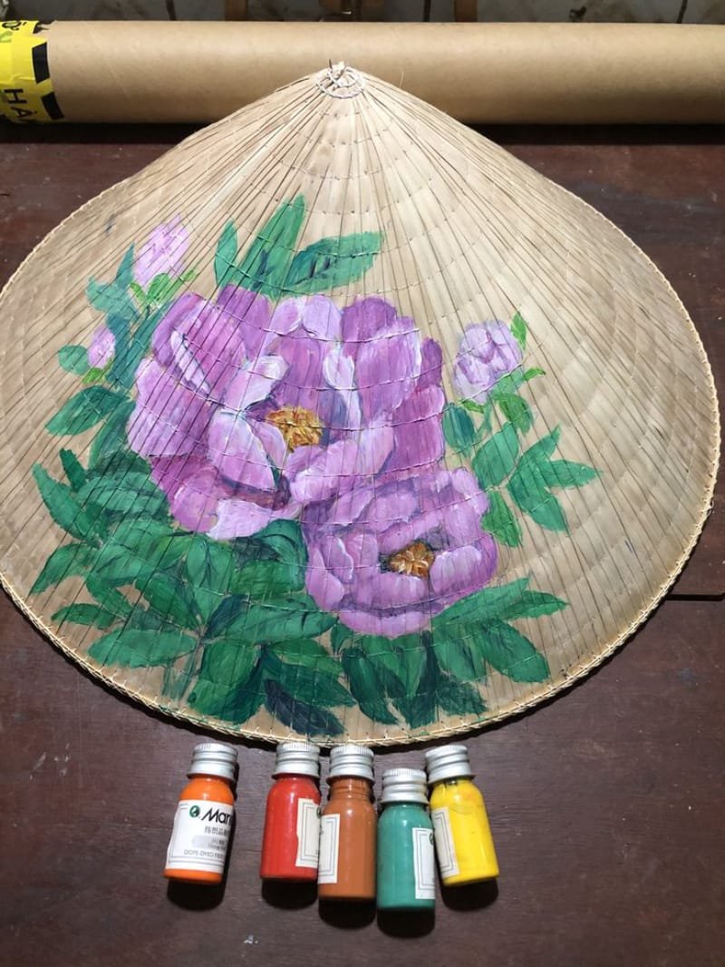 vẽ tranh trên nón lá 16