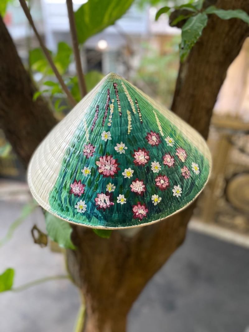 vẽ tranh trên nón lá 17