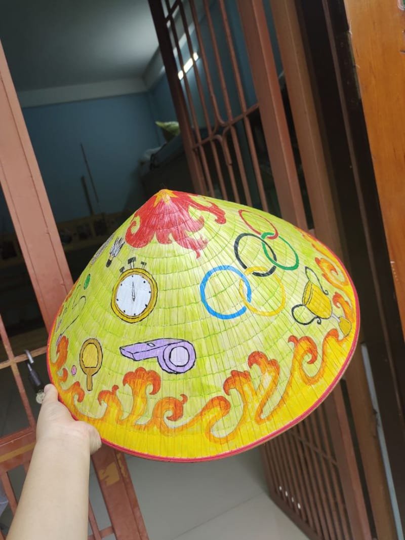 vẽ tranh trên nón lá 30