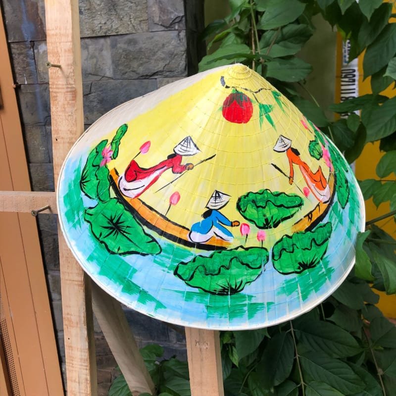 vẽ tranh trên nón lá 4