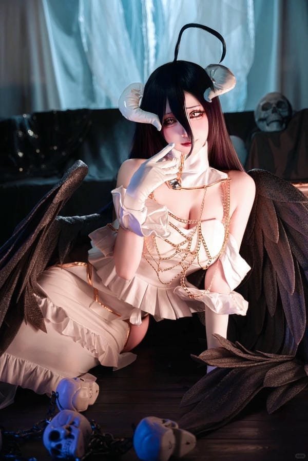 albedo overlord cosplay (1)